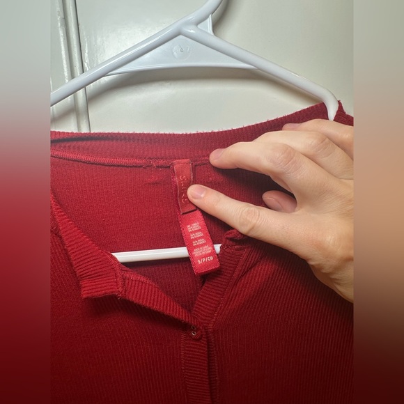 Skims Soft Lounge Long Sleeve Henley Romper in Red Size Small - Picture 5 of 5